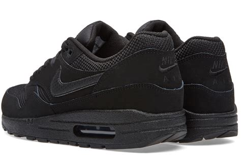 black Nike Air Max 1